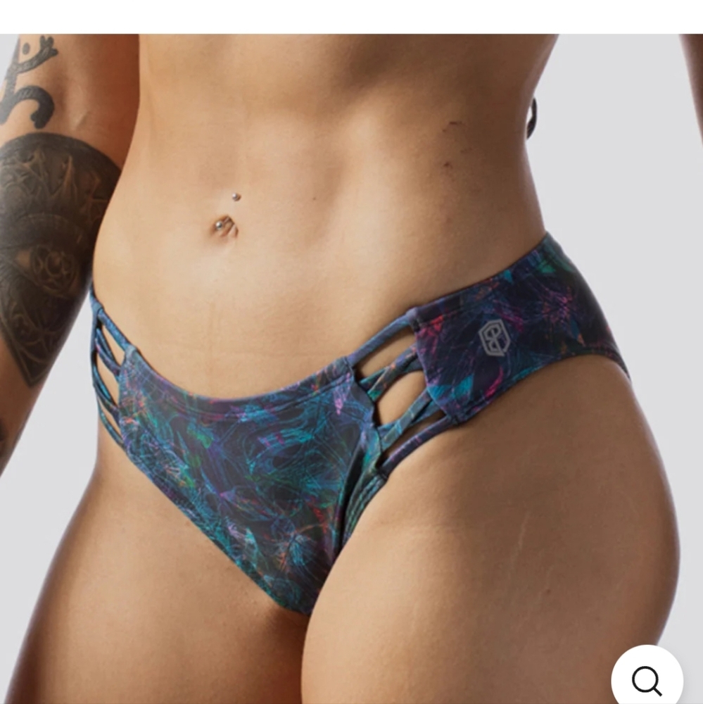 Born Primitive Bikini Bottom (It's A Blur) size medium